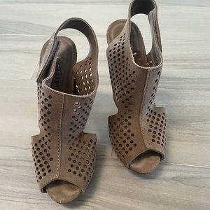 Only worn twice size six Pedro Garcia heels.